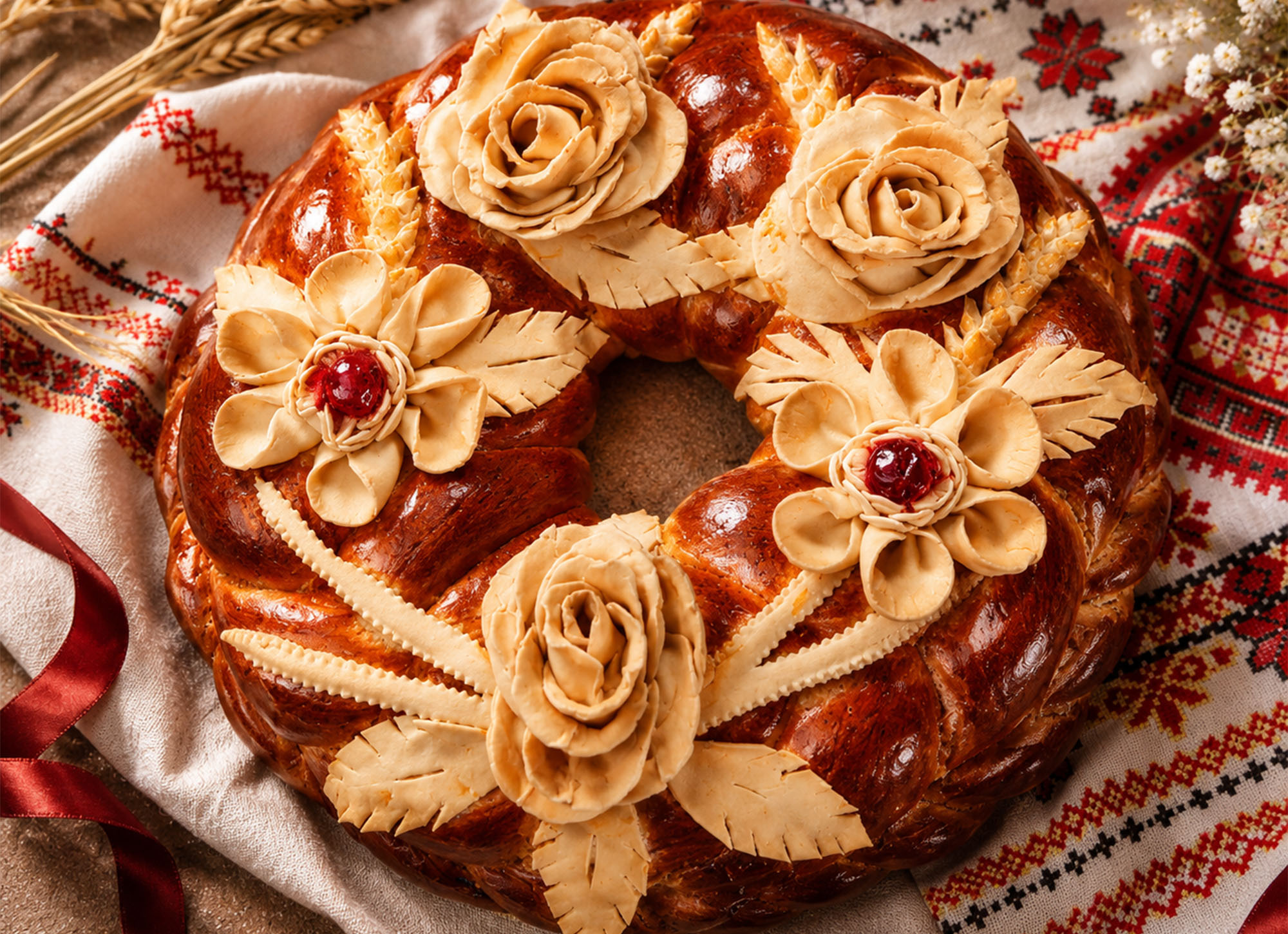 Калач Молдавский "С розами и вишенками"