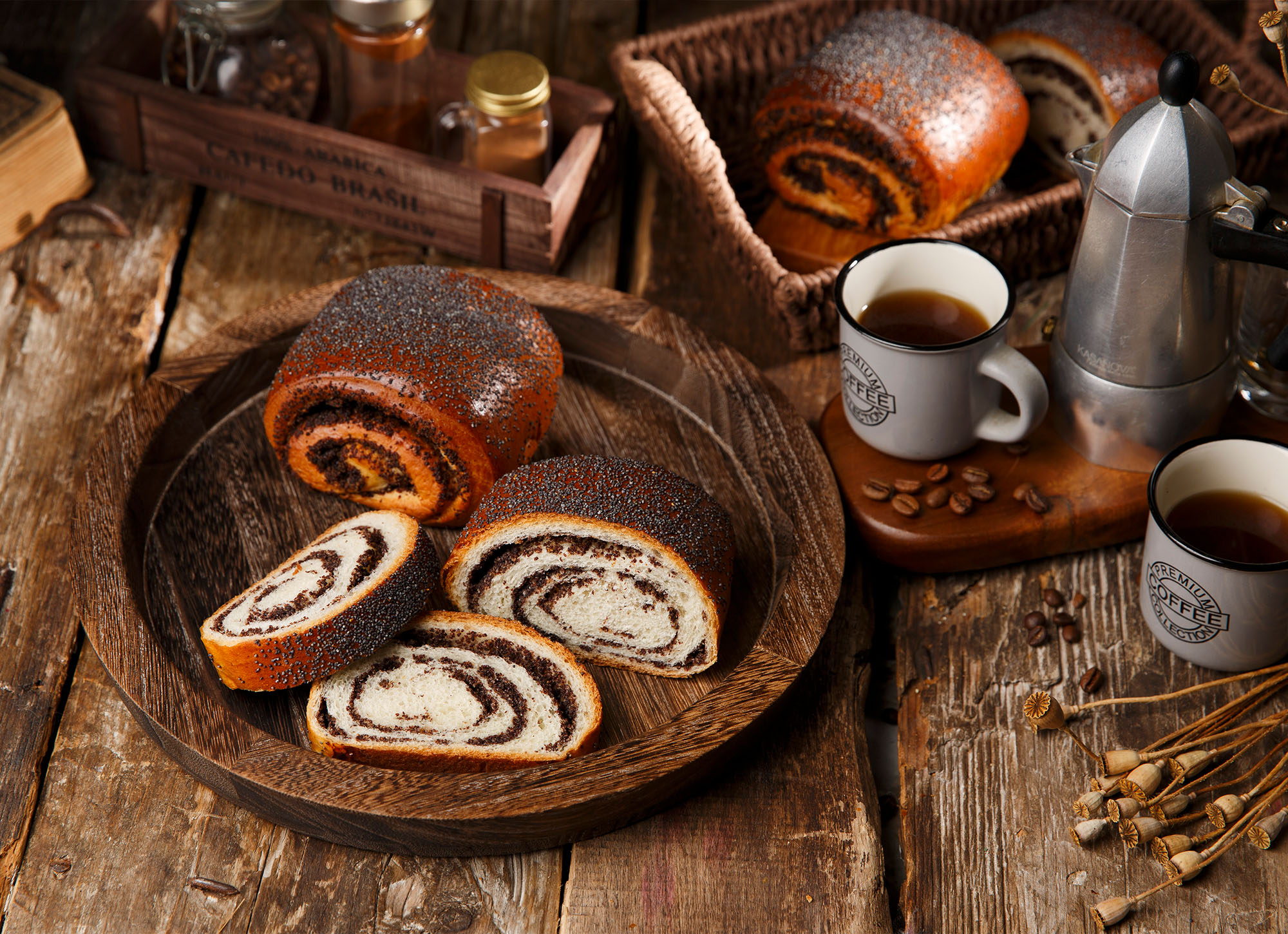 Булочка с маком