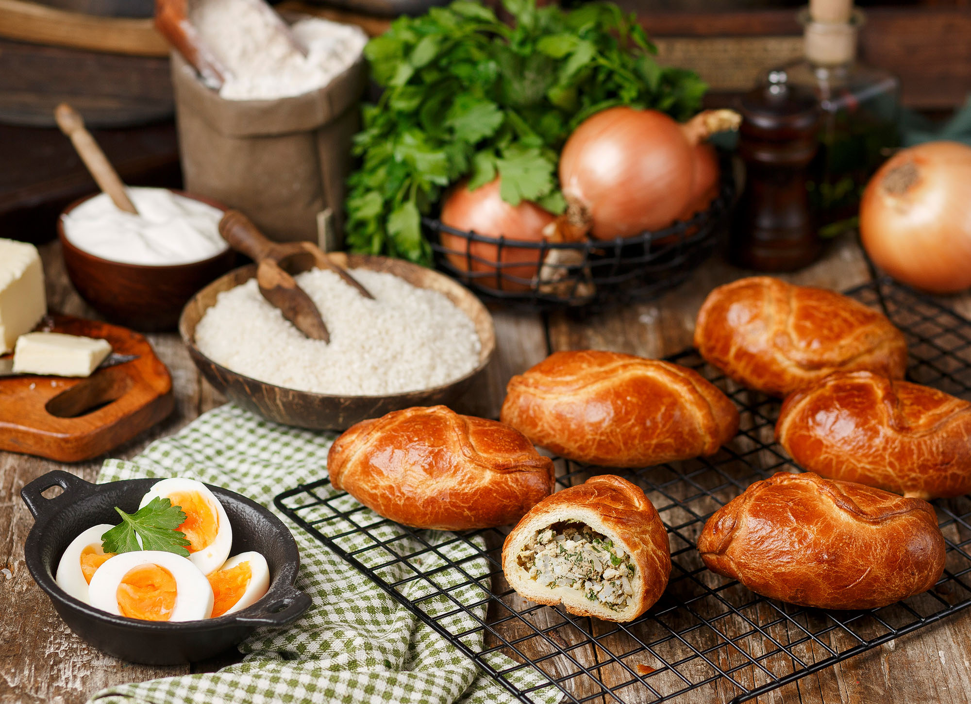 Пирожок "Акуловский" фуршетный с яйцом, рисом и зеленью